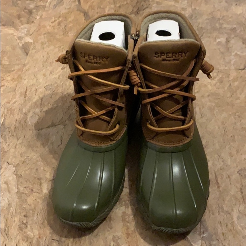 Sperry Saltwater Green - Size 6 - Brand New